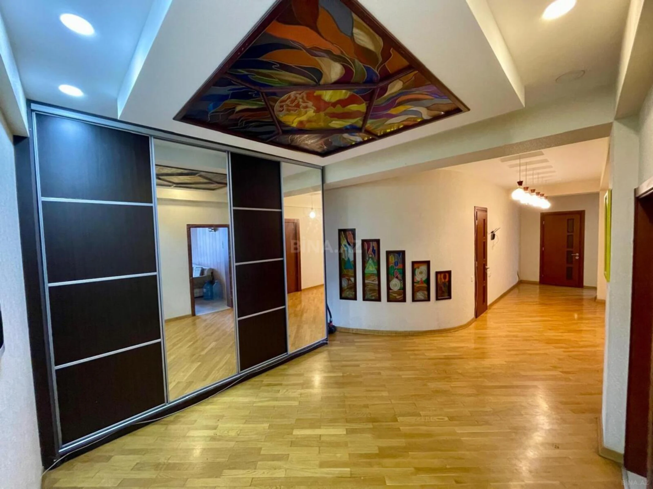 Kirayə verilir 3 otaqlı mənzil 148 m²