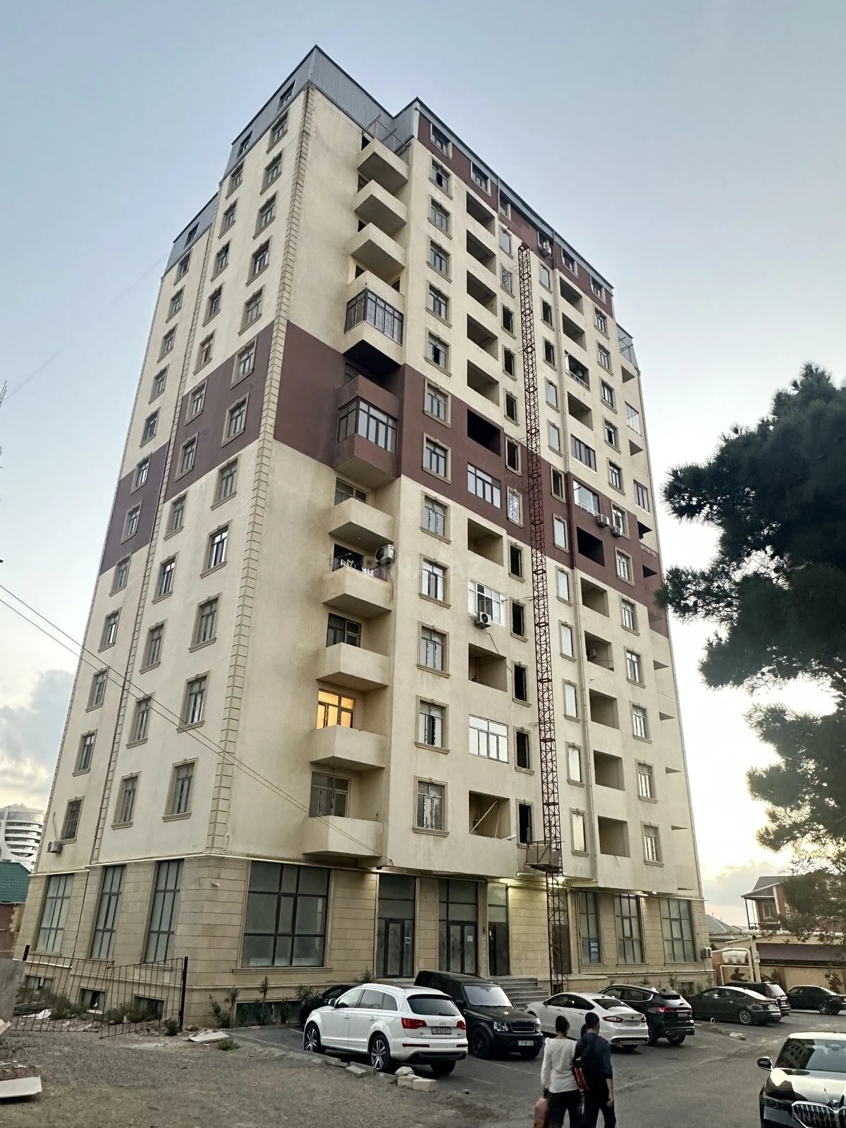 Satılır 4 otaqlı mənzil 148 m²