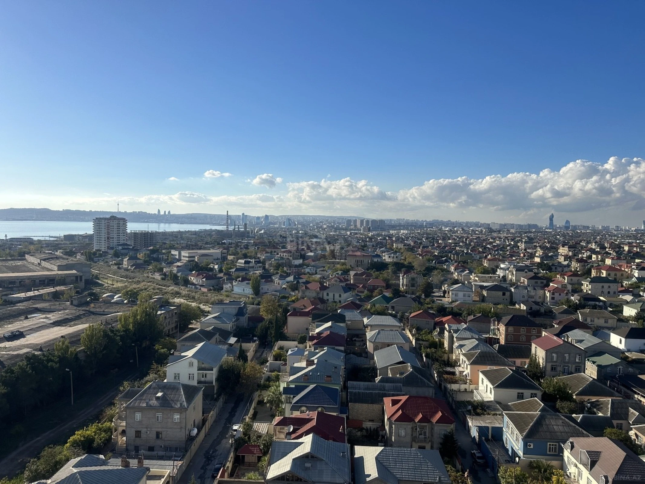 Satılır 4 otaqlı mənzil 148 m²