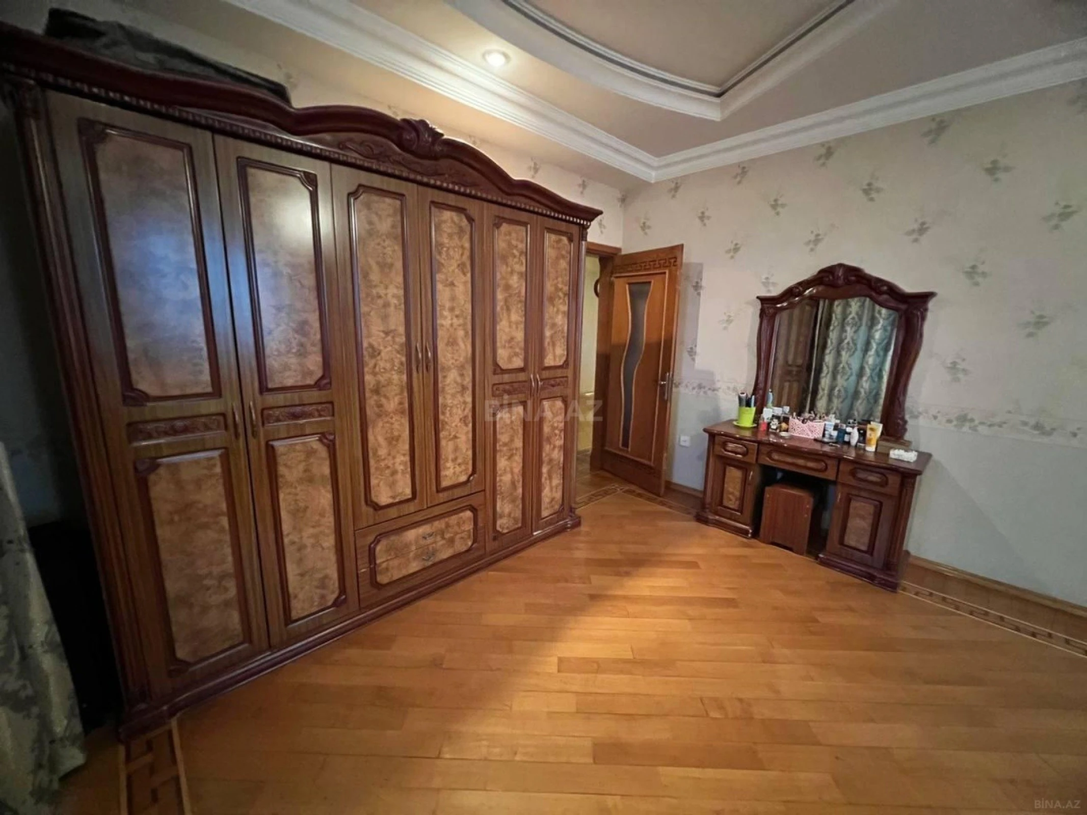 Satılır 2 otaqlı mənzil 138 m²