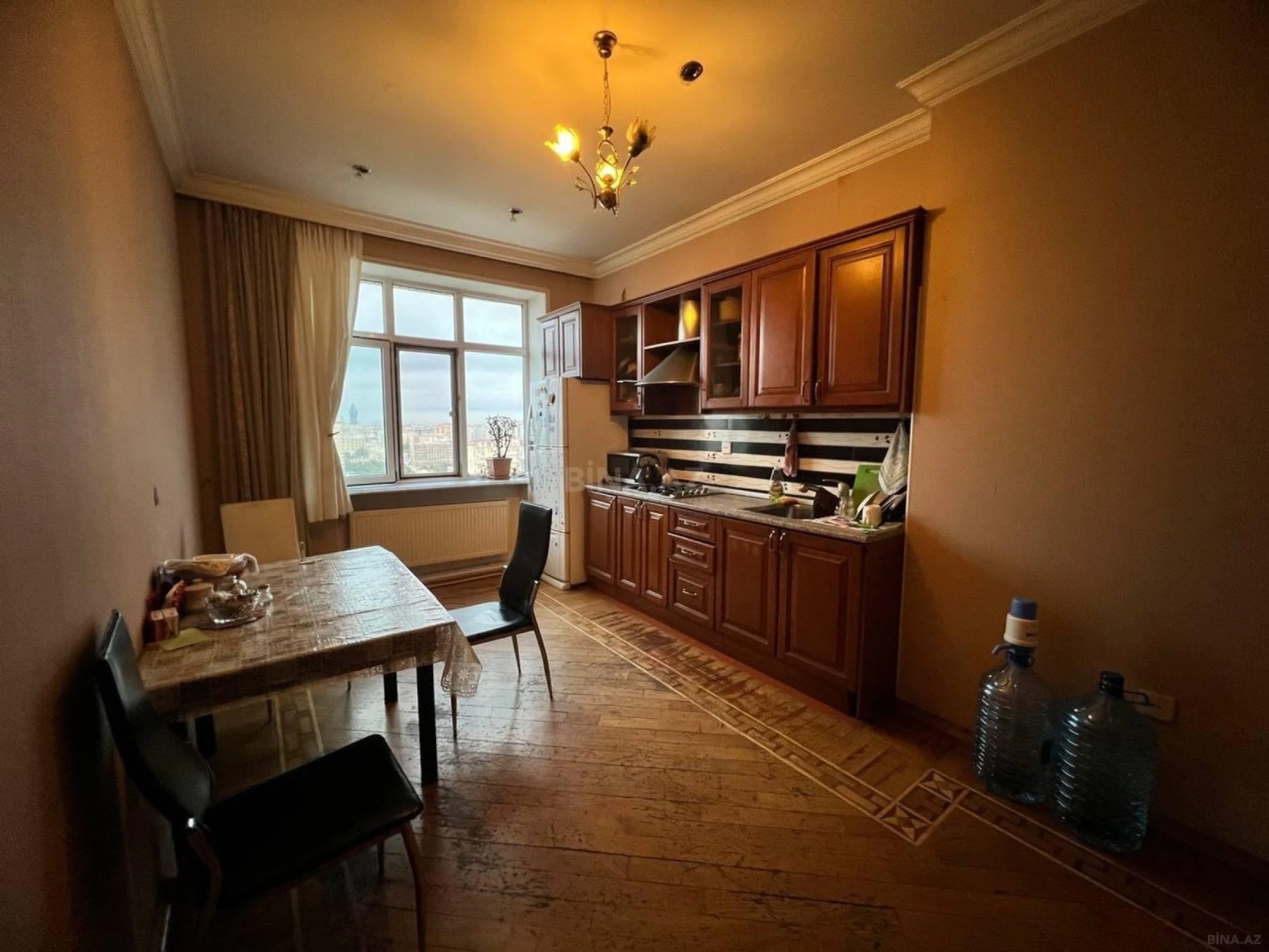 Satılır 2 otaqlı mənzil 138 m²