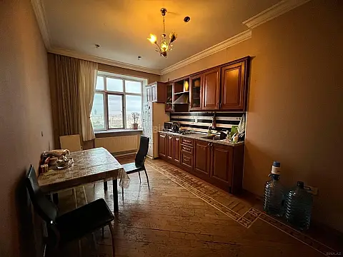 Satılır 2 otaqlı mənzil 138 m²