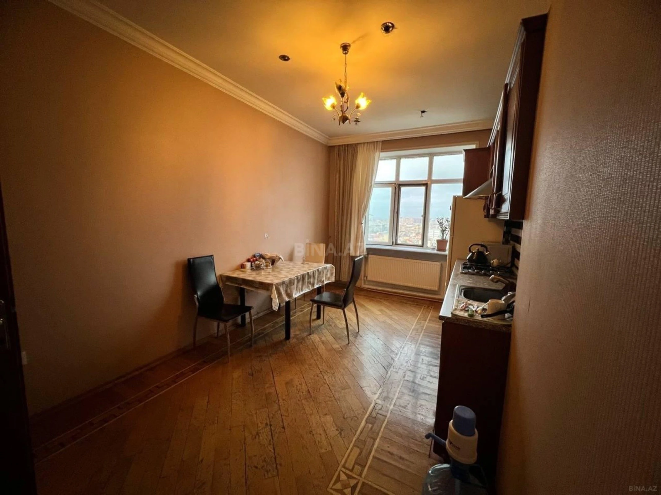 Satılır 2 otaqlı mənzil 138 m²