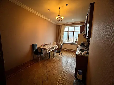 Satılır 2 otaqlı mənzil 138 m²