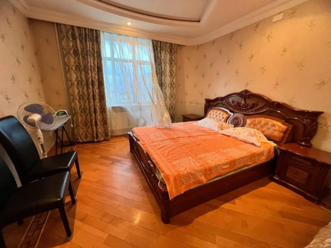 Satılır 2 otaqlı mənzil 138 m²