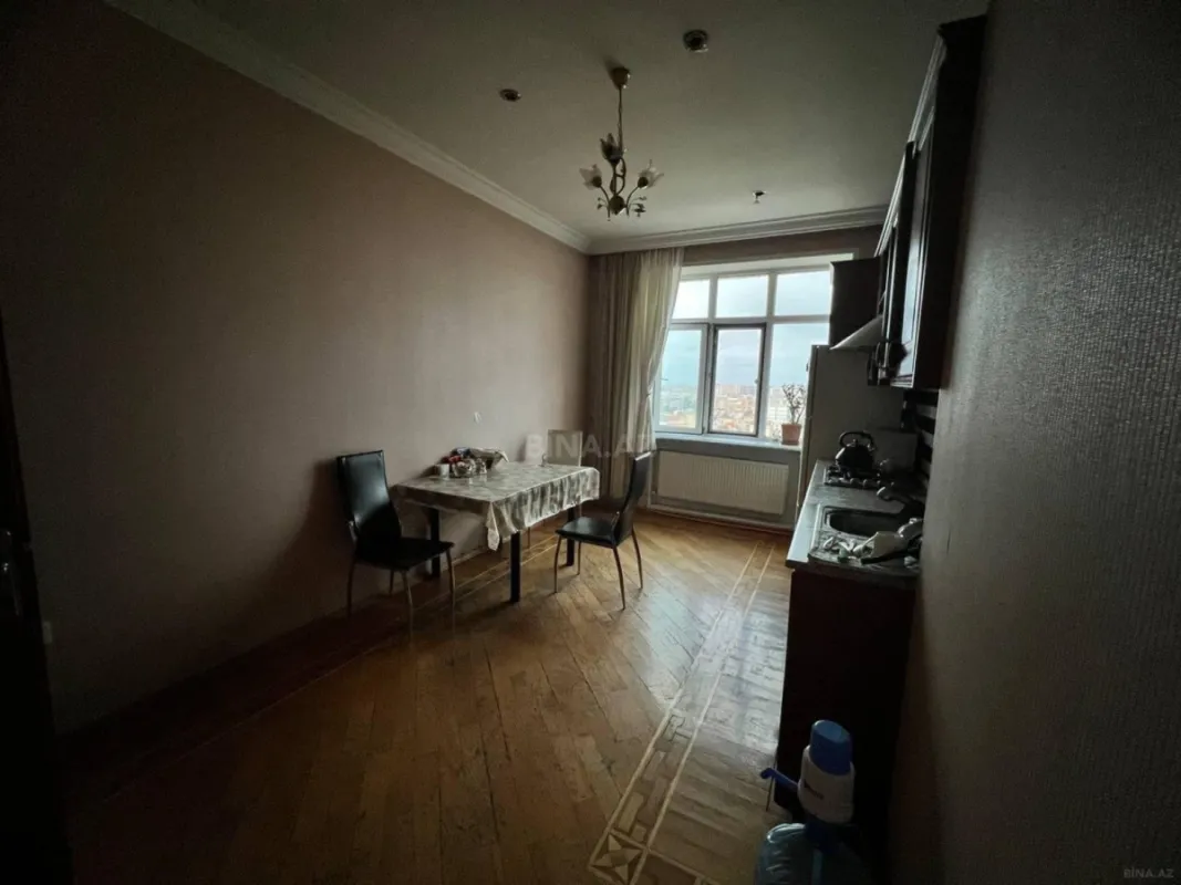 Satılır 2 otaqlı mənzil 138 m²