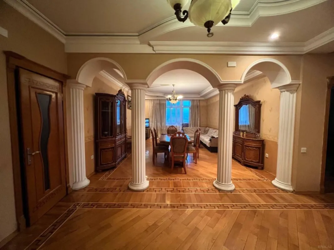 Satılır 2 otaqlı mənzil 138 m²