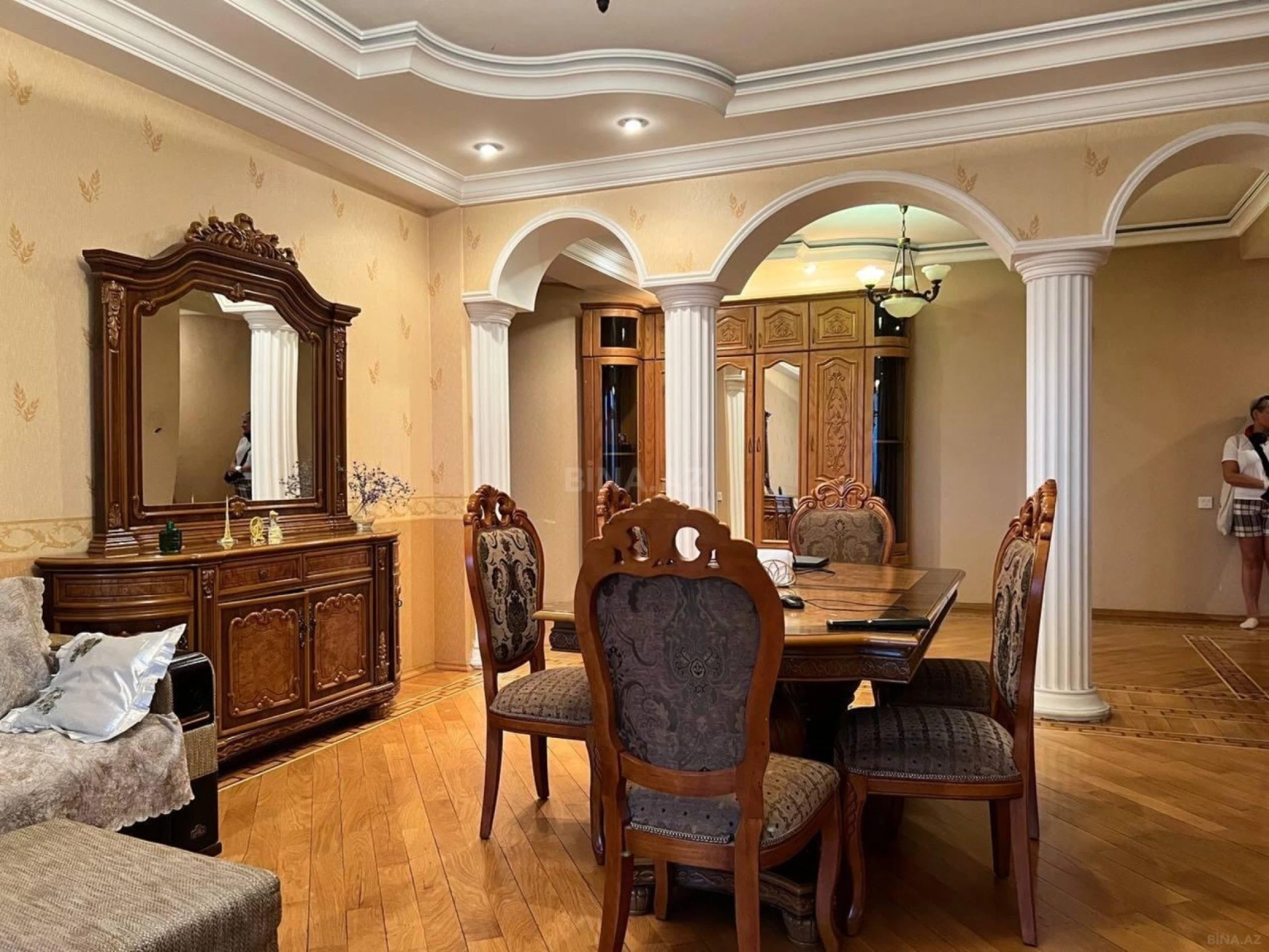 Satılır 2 otaqlı mənzil 138 m²