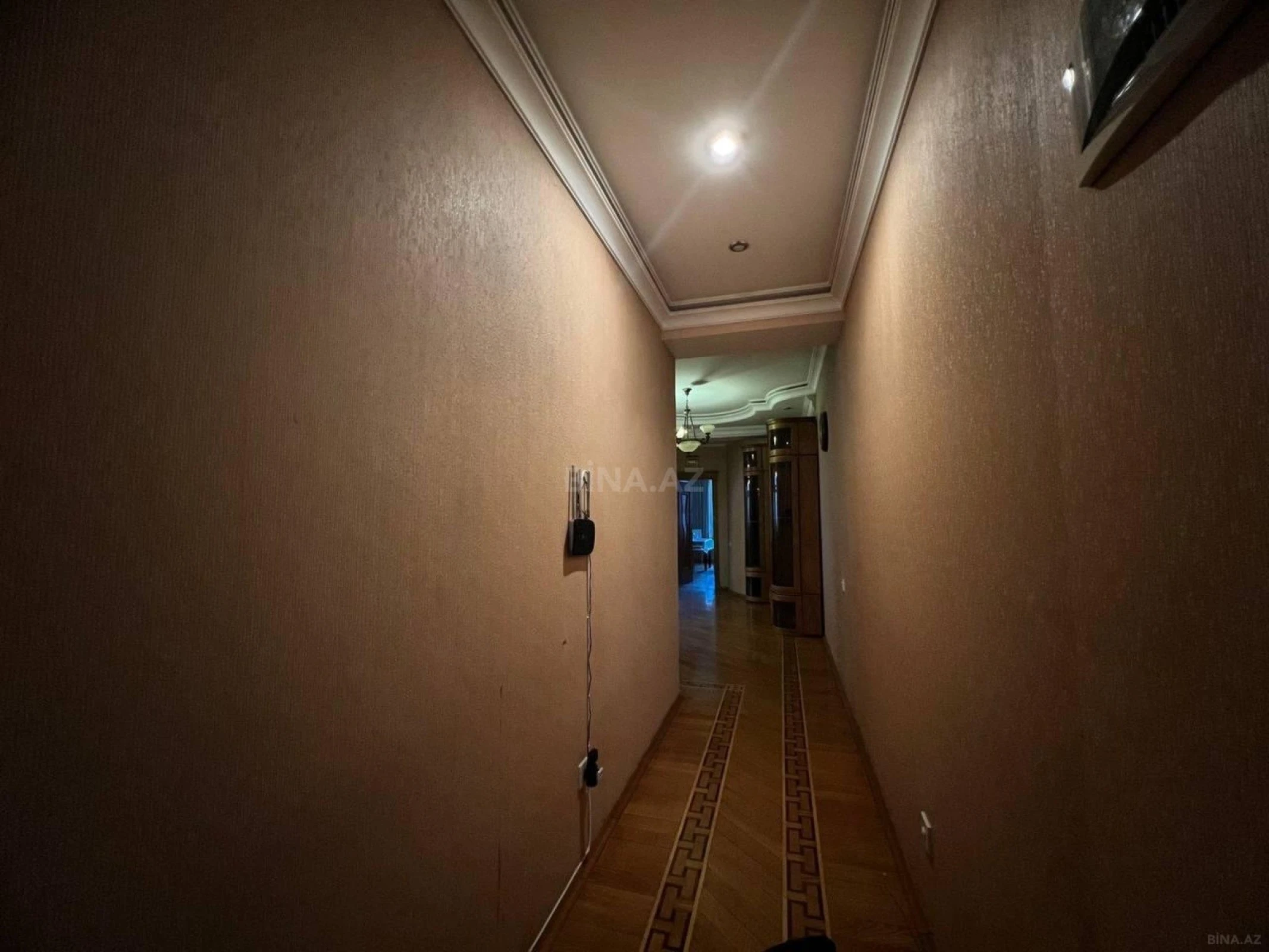 Satılır 2 otaqlı mənzil 138 m²