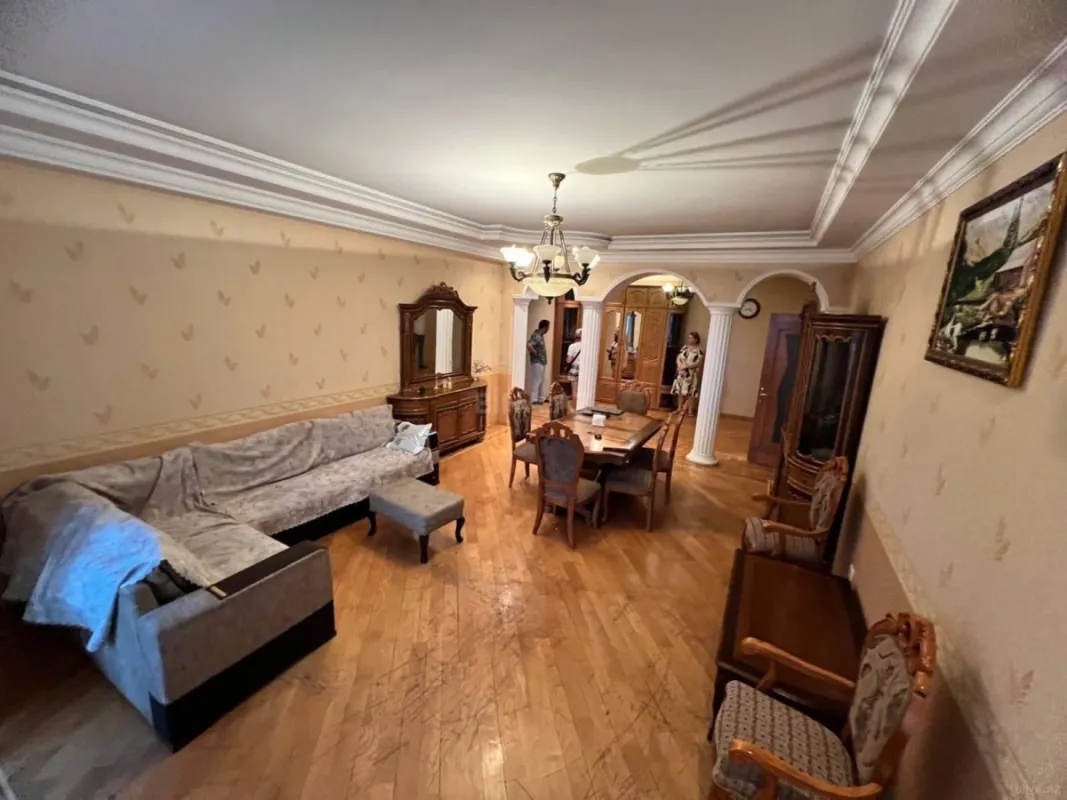 Satılır 2 otaqlı mənzil 138 m²