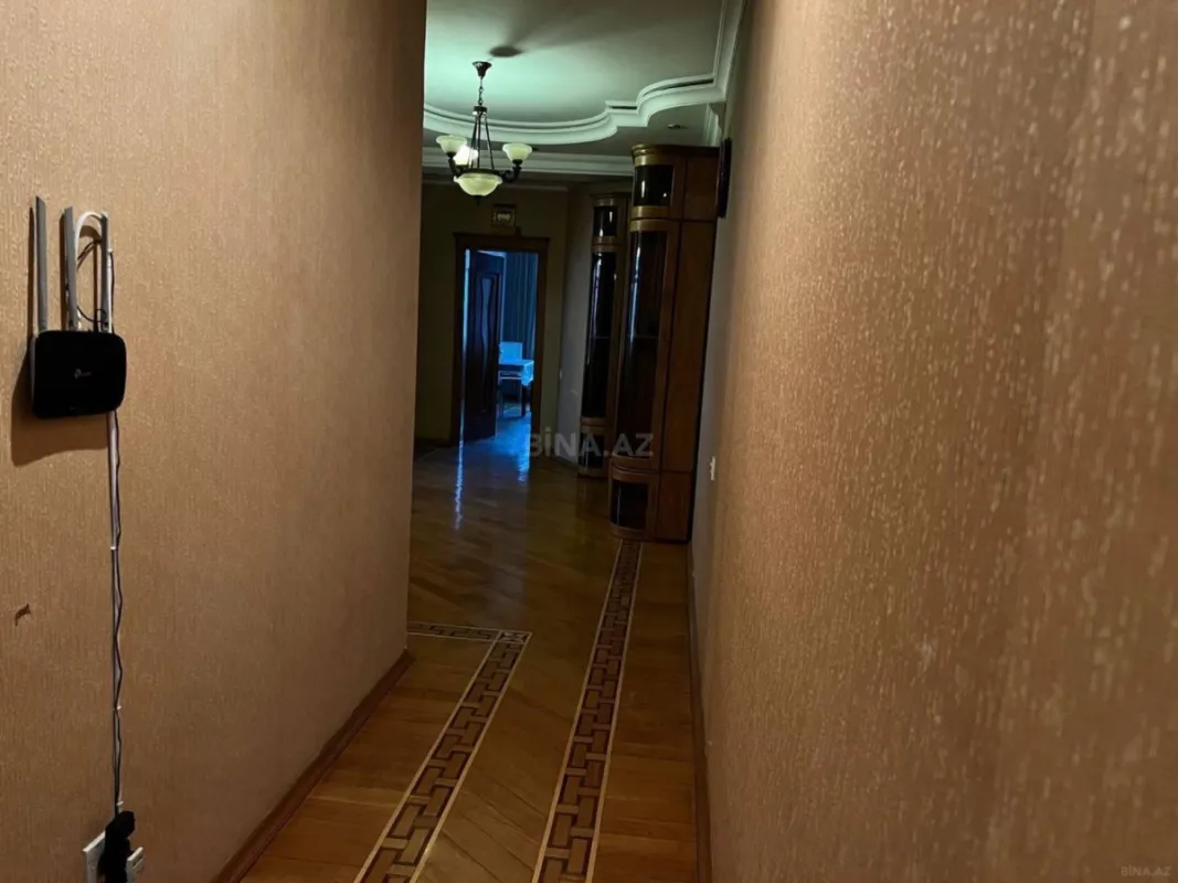 Satılır 2 otaqlı mənzil 138 m²