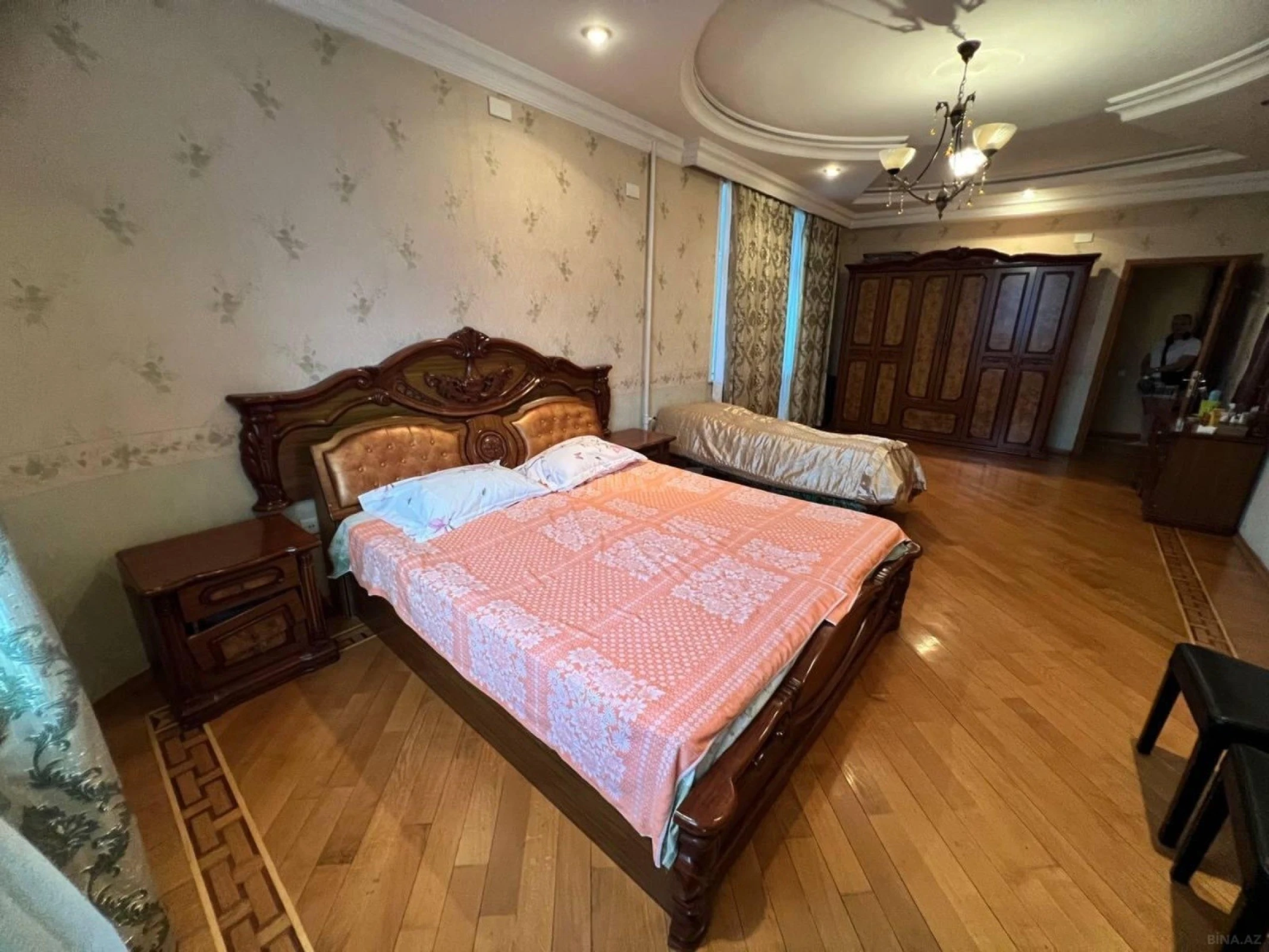 Satılır 2 otaqlı mənzil 138 m²