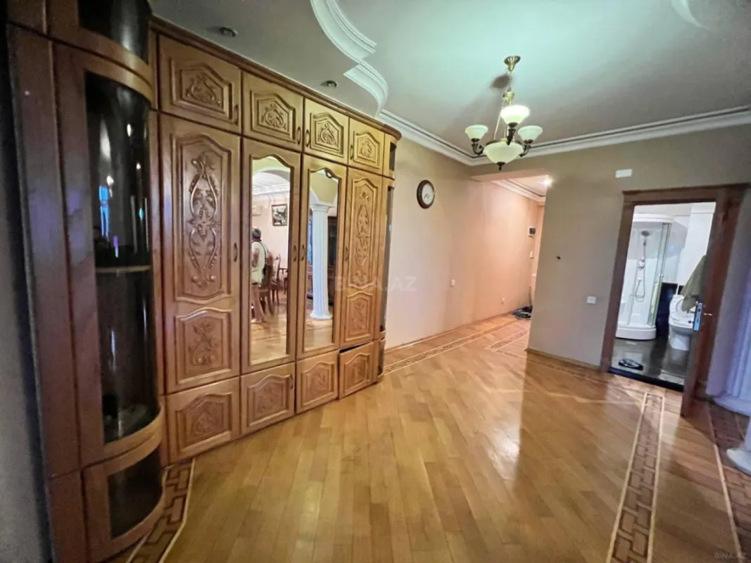 Satılır 2 otaqlı mənzil 138 m²