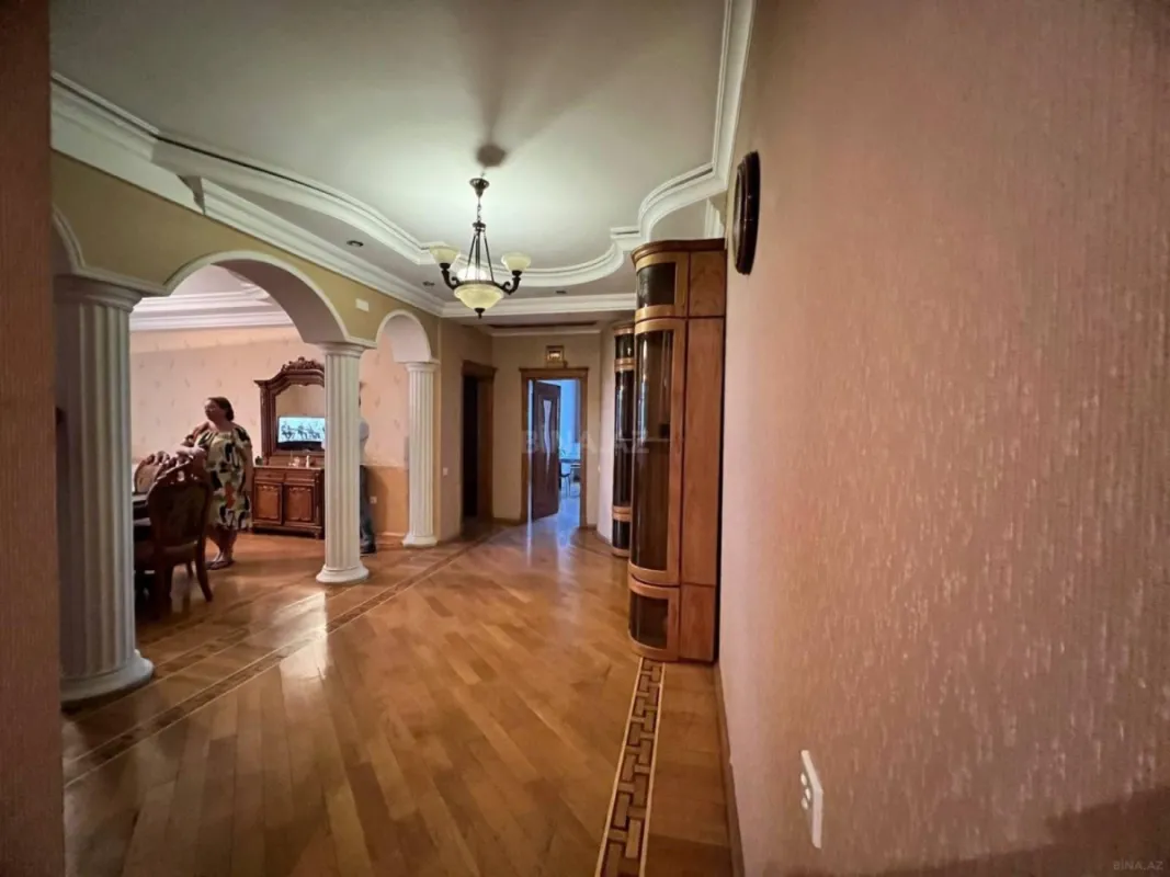 Satılır 2 otaqlı mənzil 138 m²