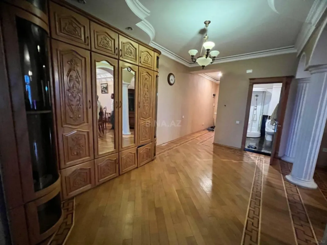 Satılır 2 otaqlı mənzil 138 m²