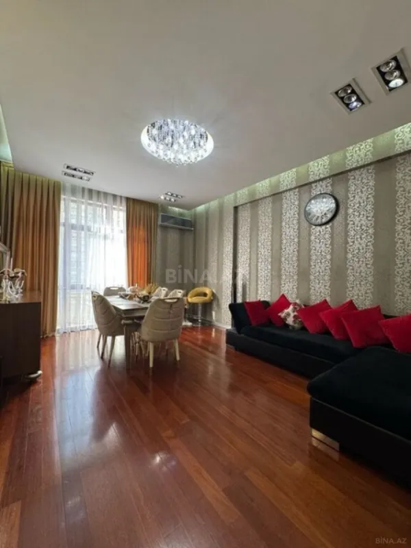Satılır 3 otaqlı mənzil 94 m²