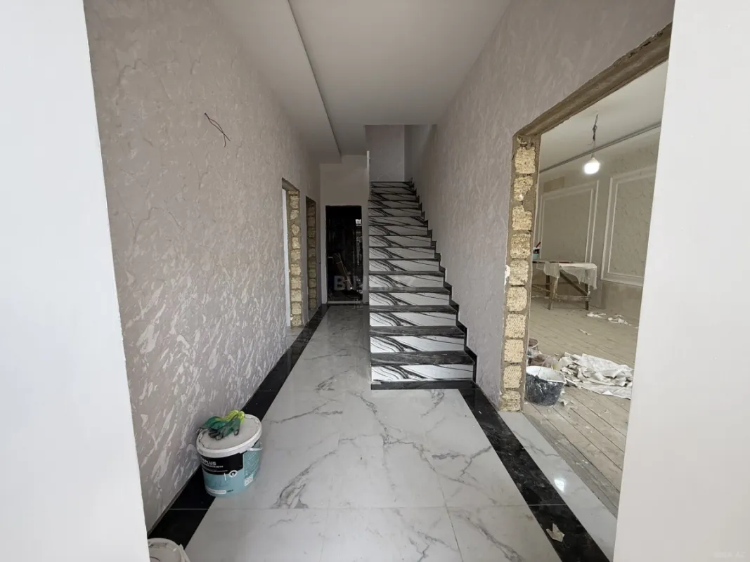 Satılır 6 otaqlı həyət evi 200 m²
