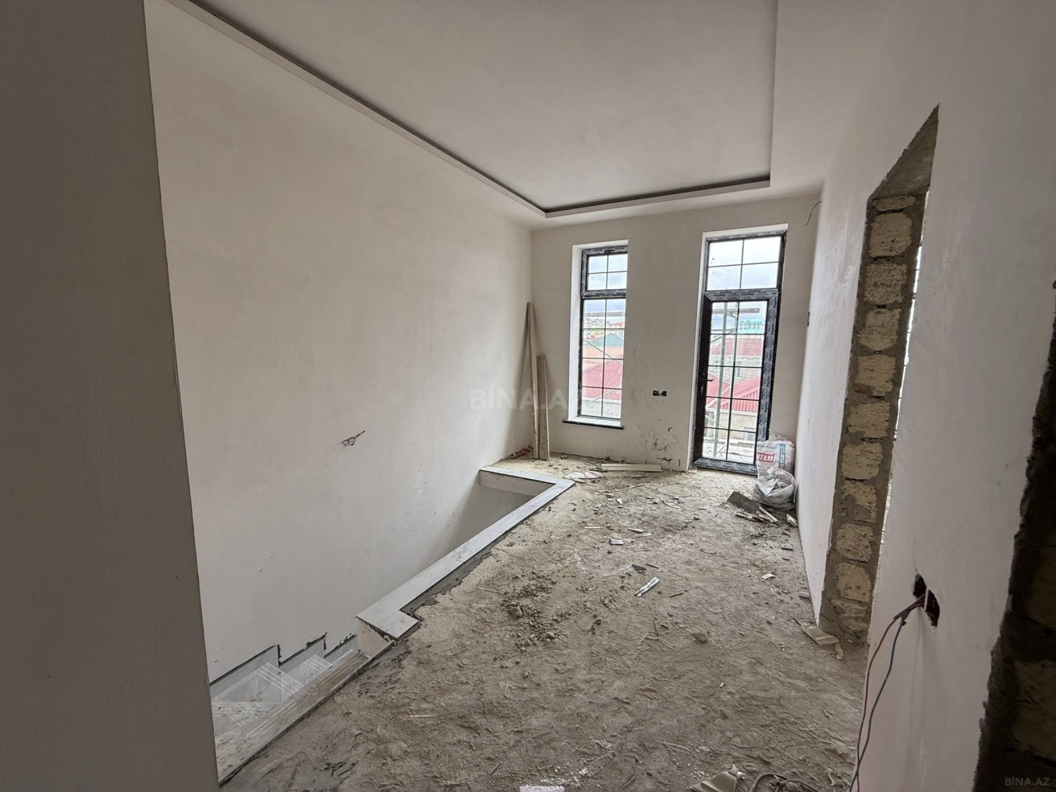 Satılır 5 otaqlı həyət evi 180 m²