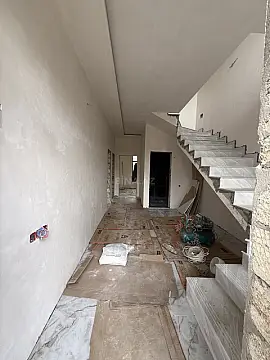 Satılır 5 otaqlı həyət evi 180 m²
