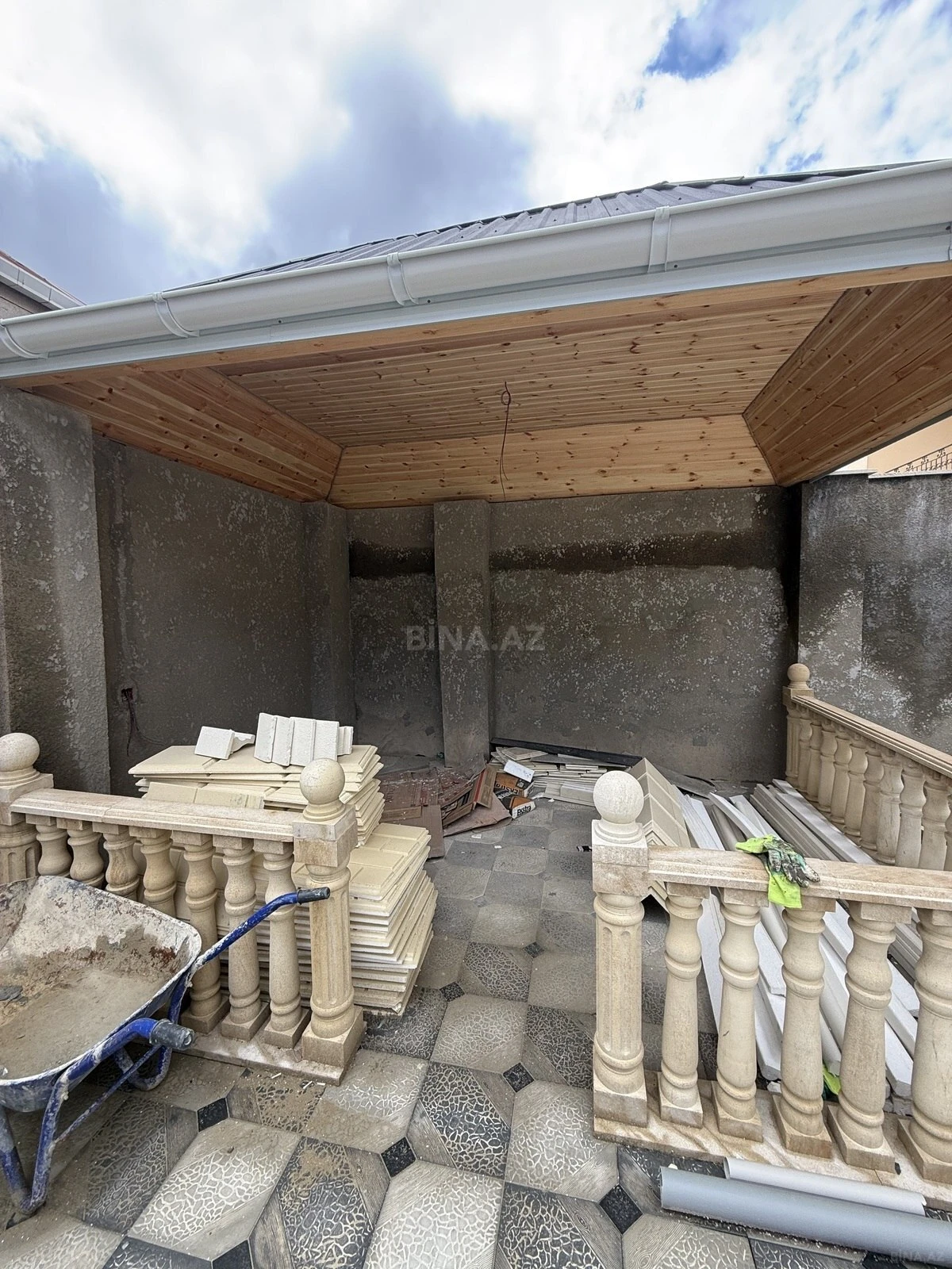 Satılır 5 otaqlı həyət evi 180 m²