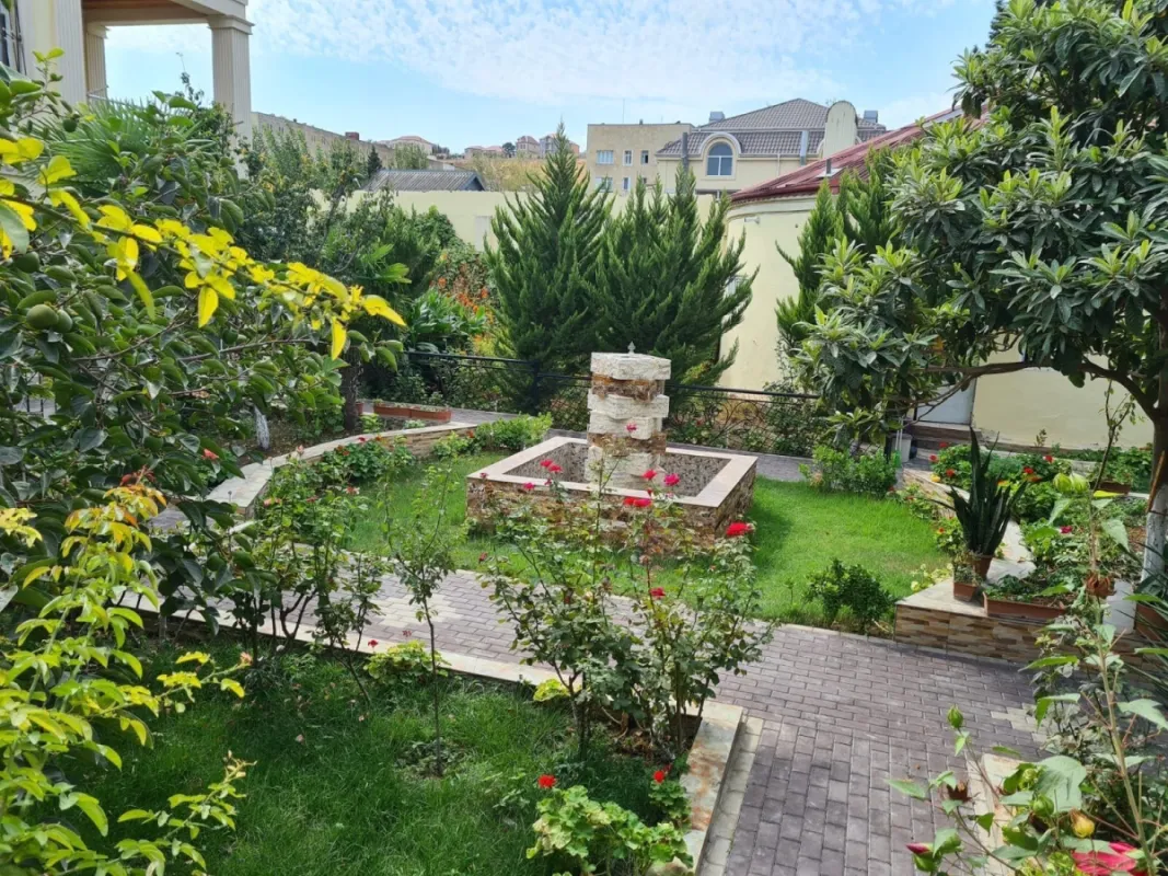 Satılır 8 otaqlı həyət evi 140 m²