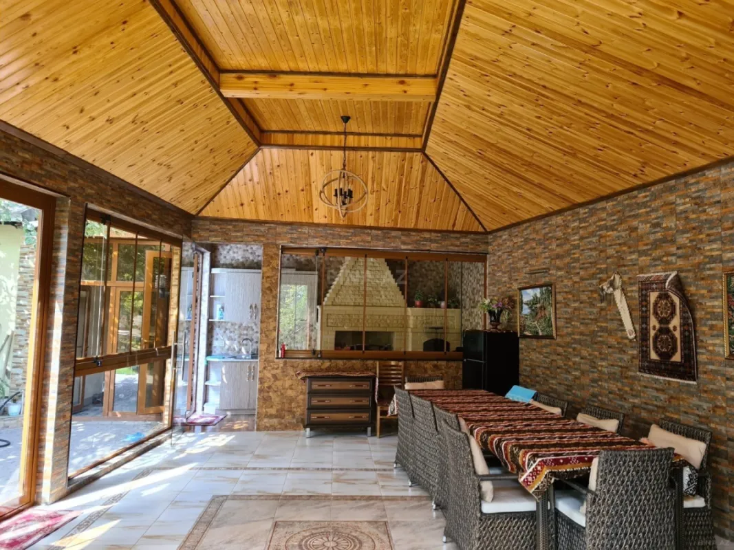 Satılır 8 otaqlı həyət evi 140 m²