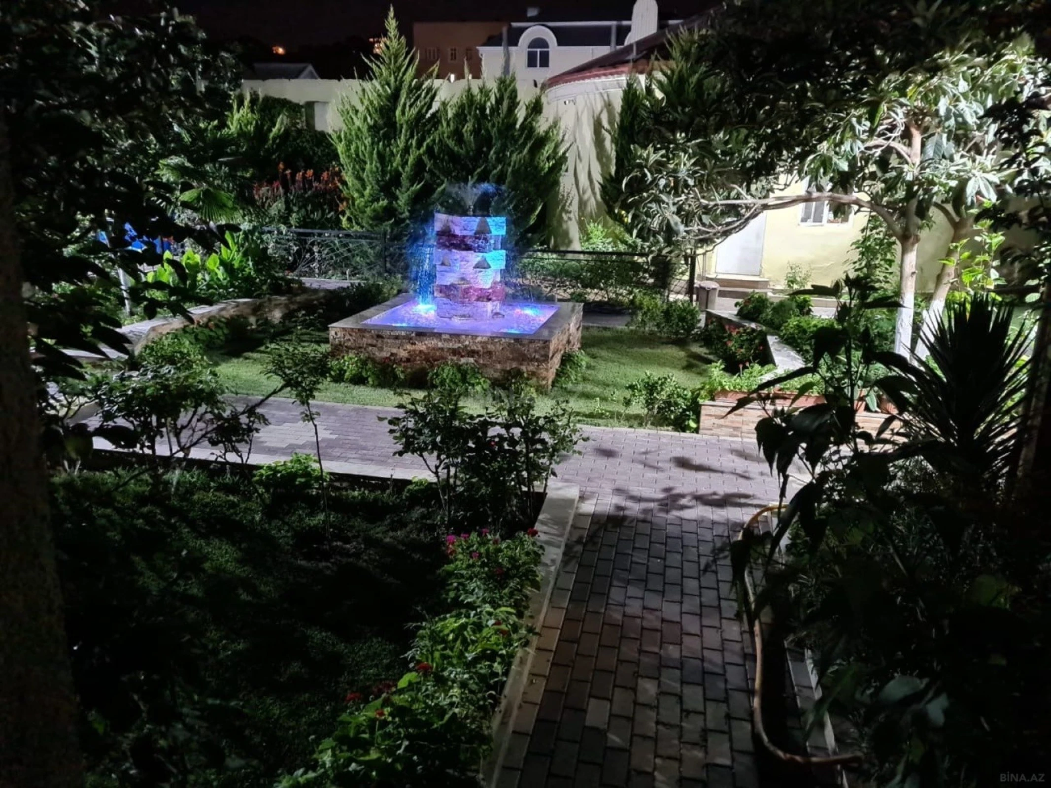 Satılır 8 otaqlı həyət evi 140 m²