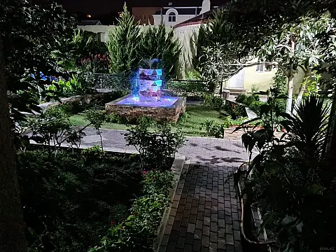 Satılır 8 otaqlı həyət evi 140 m²