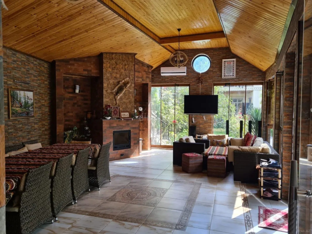 Satılır 8 otaqlı həyət evi 140 m²