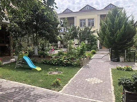 Satılır 8 otaqlı həyət evi 140 m²