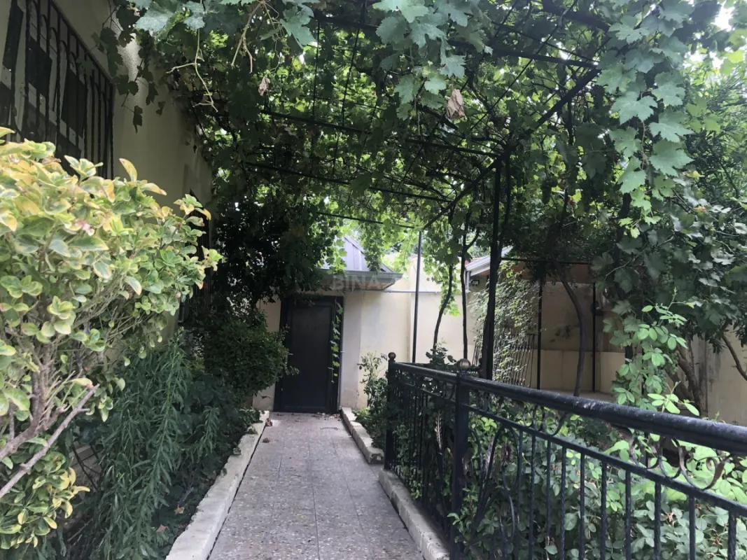 Satılır 8 otaqlı həyət evi 140 m²