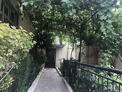 Satılır 8 otaqlı həyət evi 140 m²