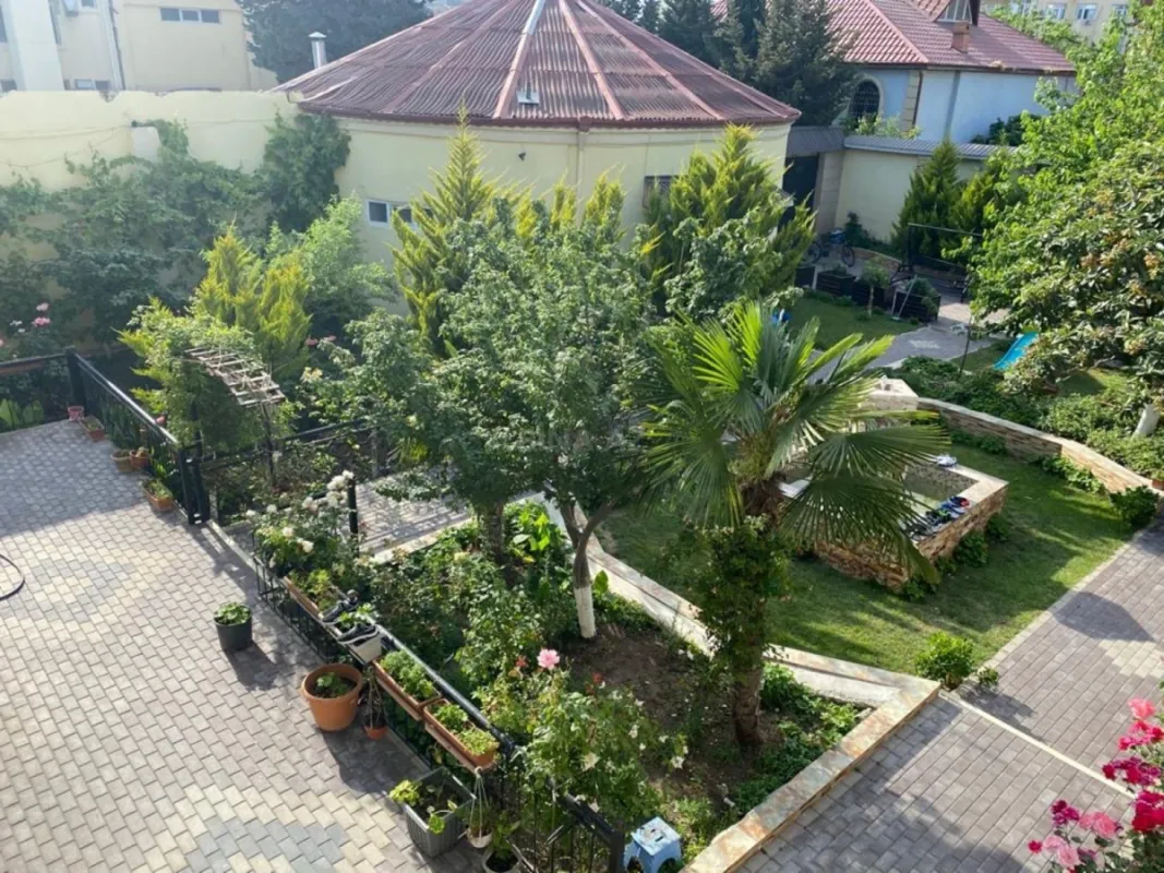 Satılır 8 otaqlı həyət evi 140 m²