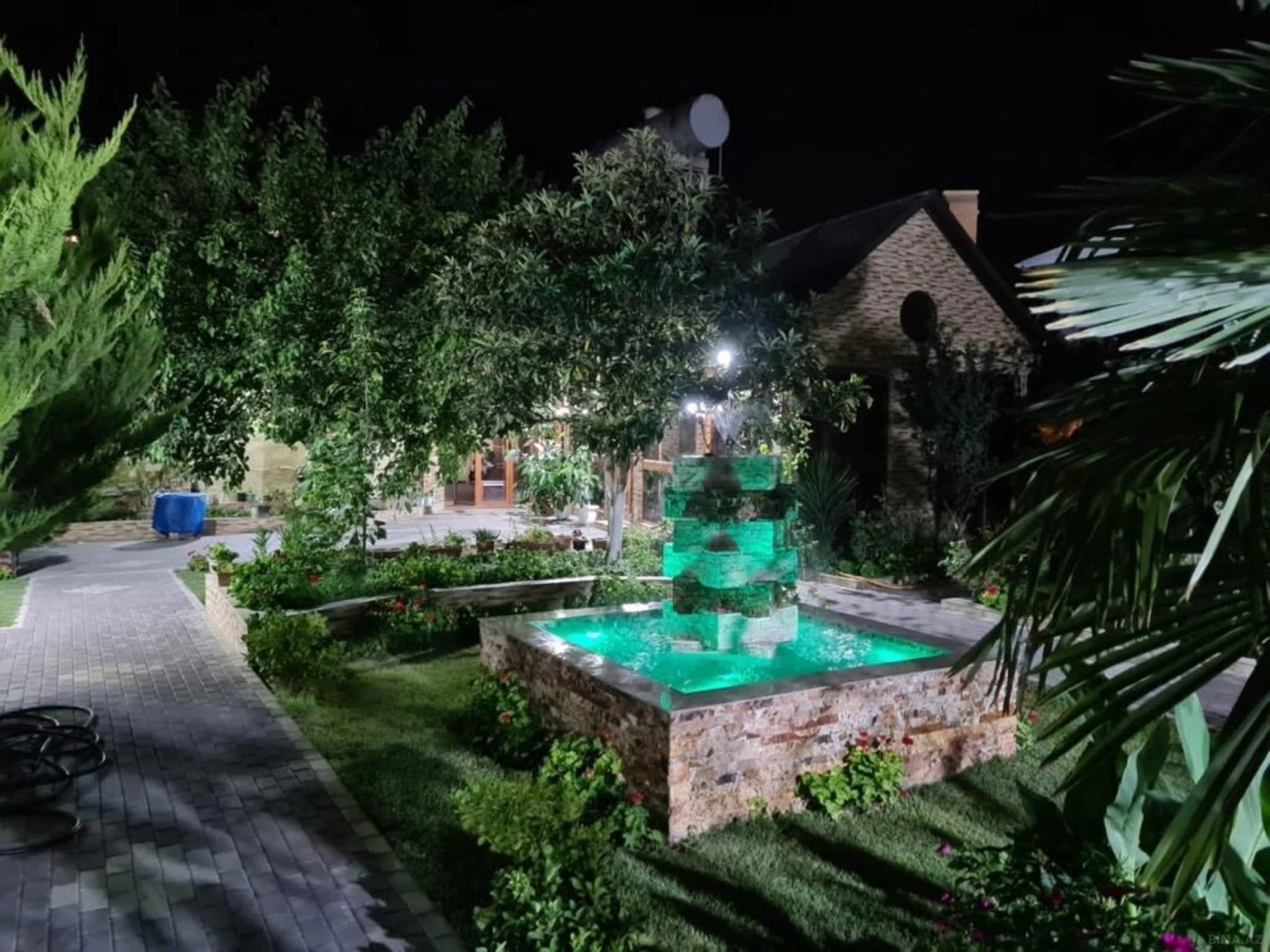 Satılır 8 otaqlı həyət evi 140 m²