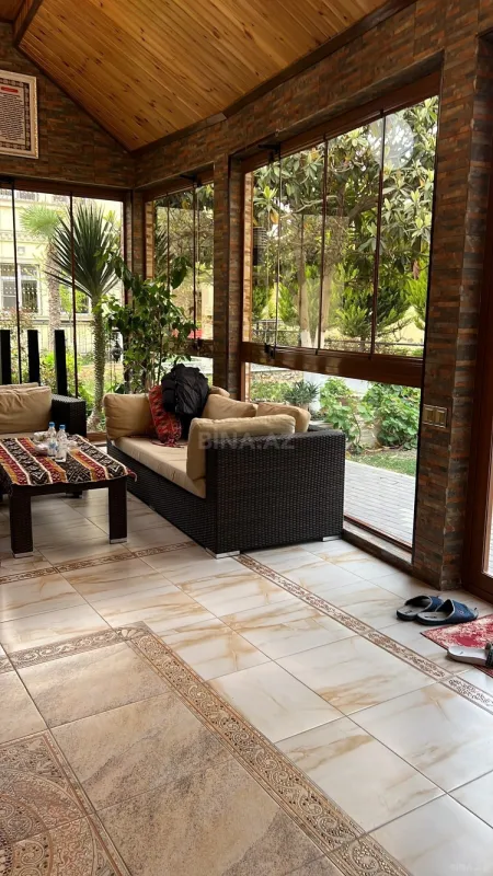 Satılır 8 otaqlı həyət evi 140 m²