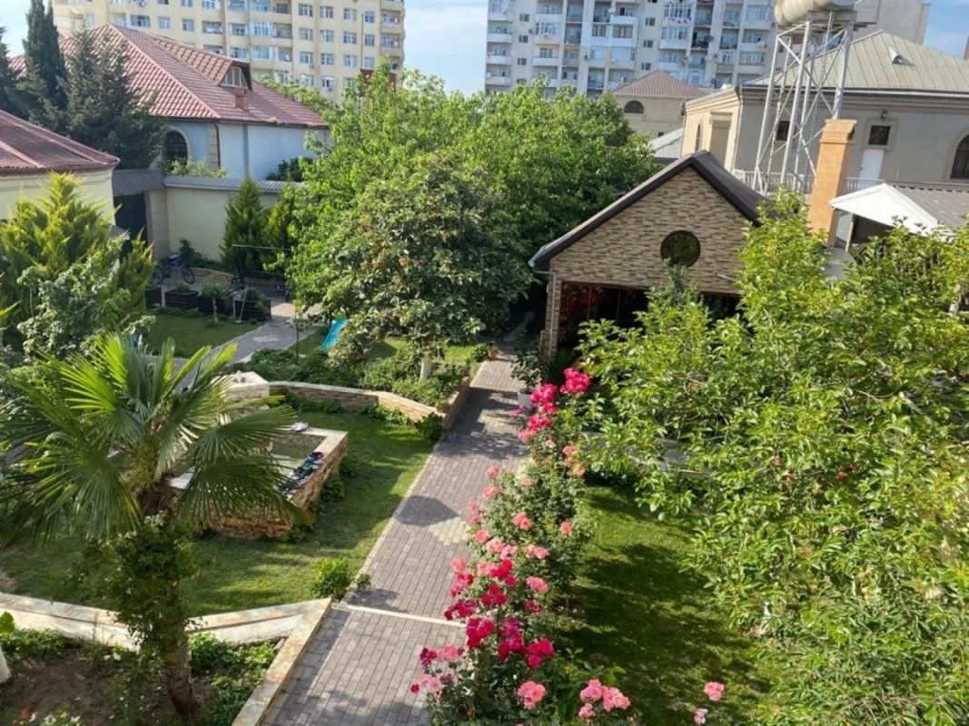 Satılır 8 otaqlı həyət evi 140 m²