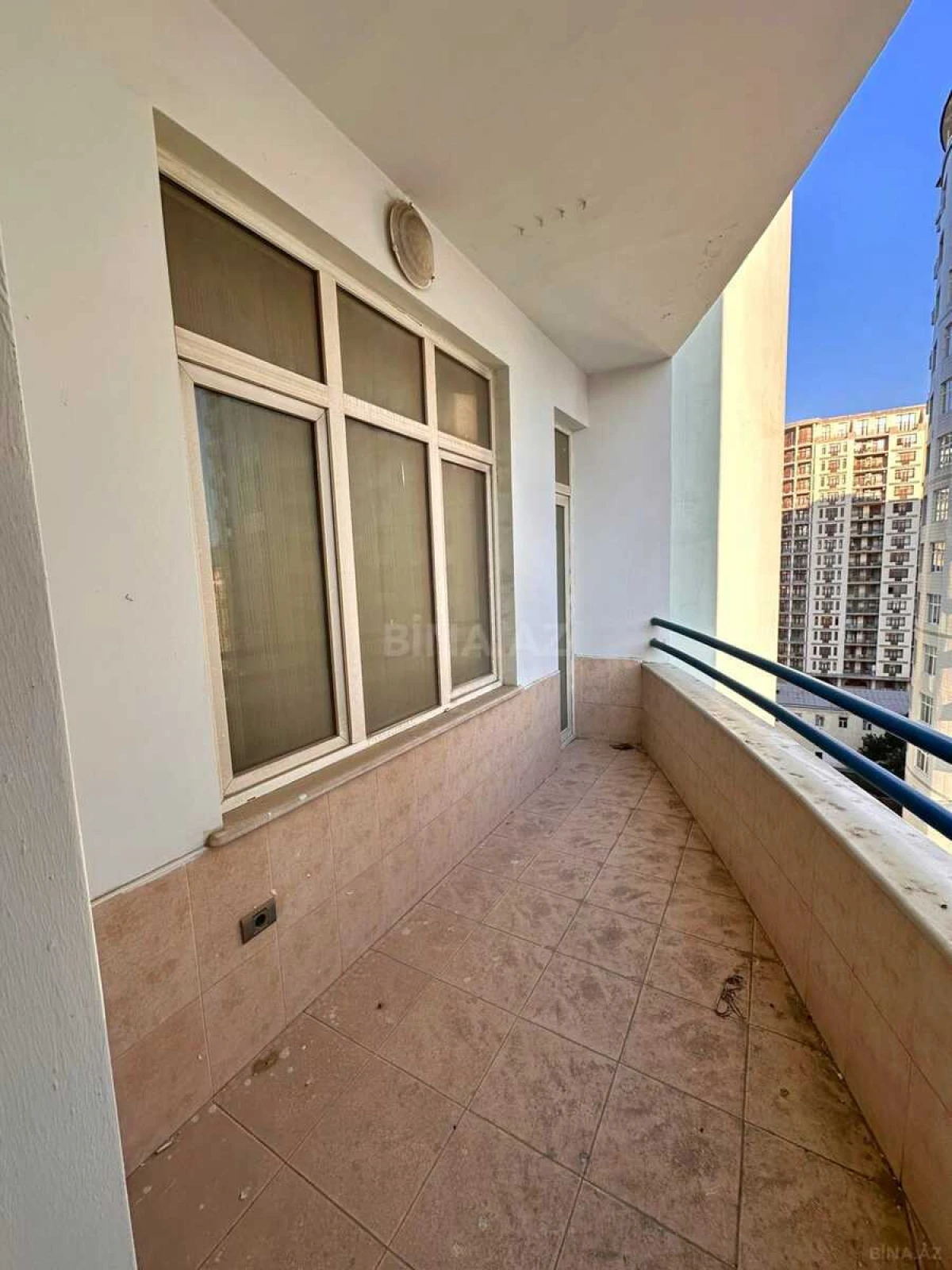 Satılır 4 otaqlı mənzil 240 m²