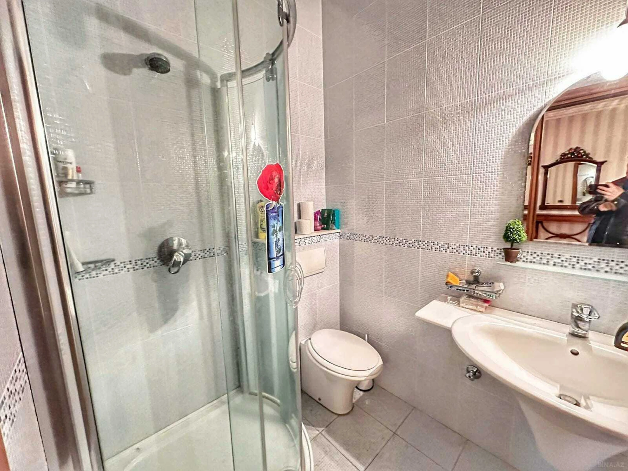 Satılır 4 otaqlı mənzil 240 m²