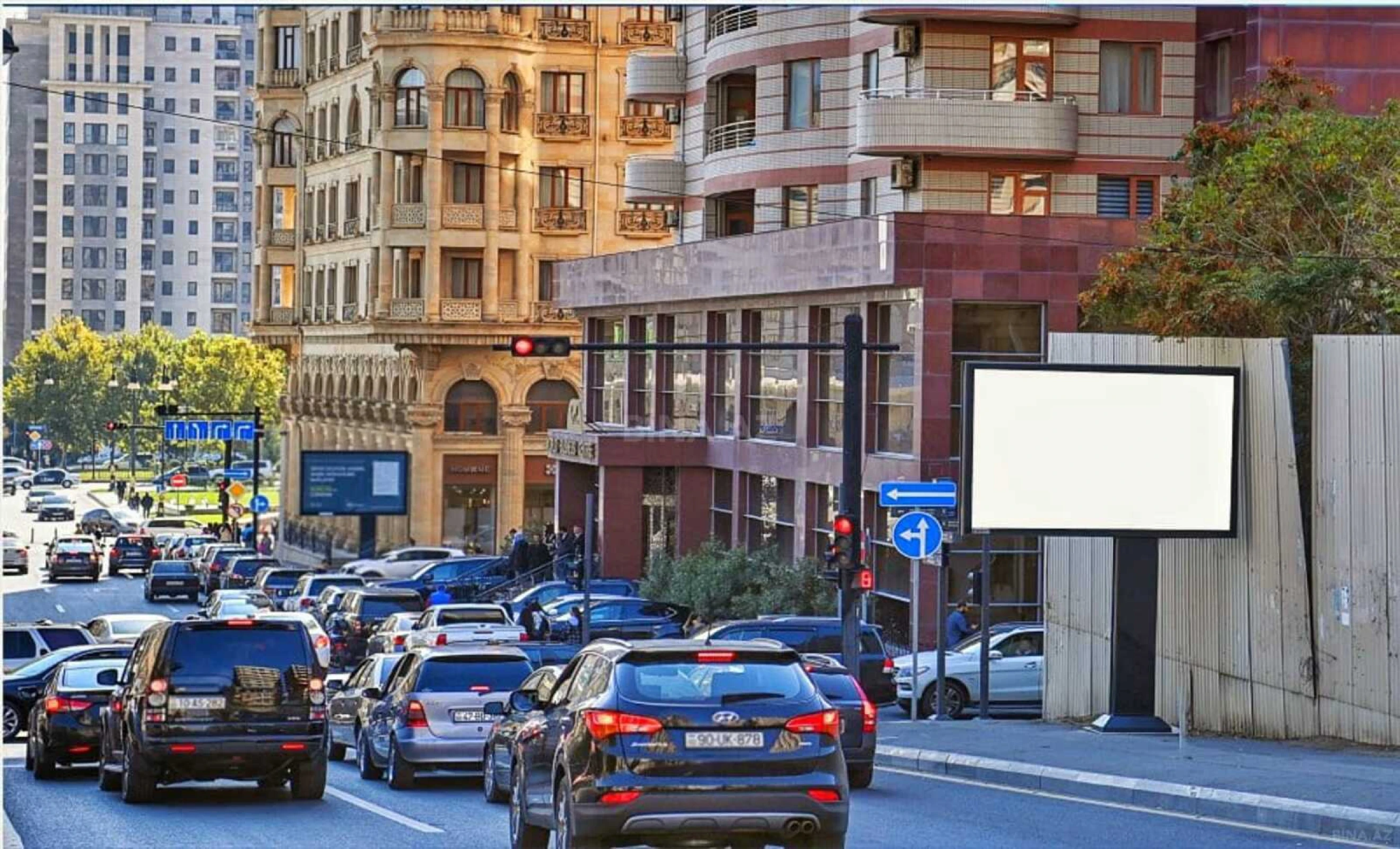 Satılır 4 otaqlı mənzil 240 m²