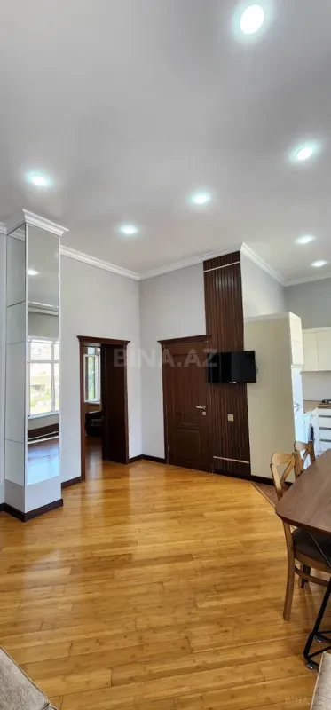 Kirayə verilir 3 otaqlı mənzil 145 m²