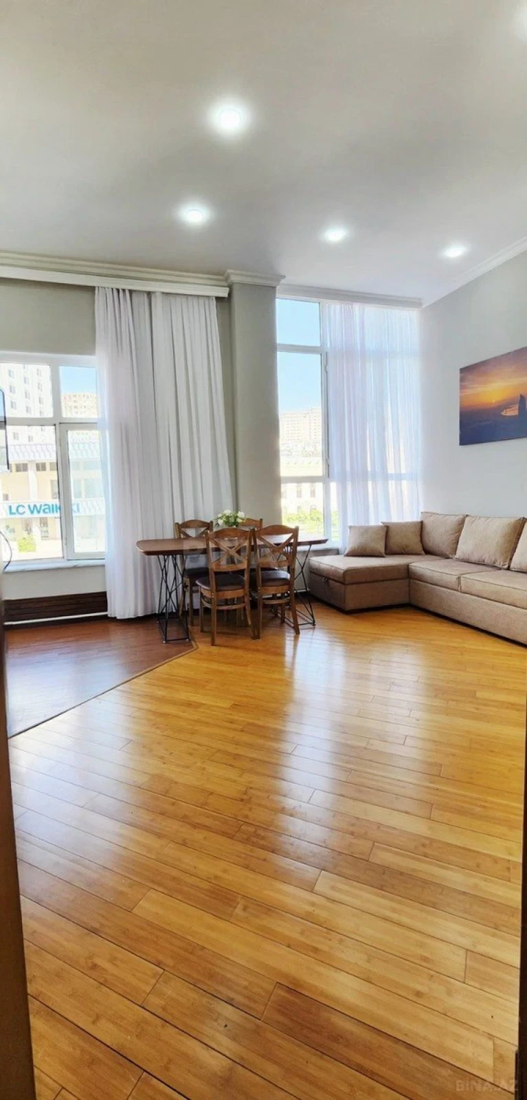 Kirayə verilir 3 otaqlı mənzil 145 m²