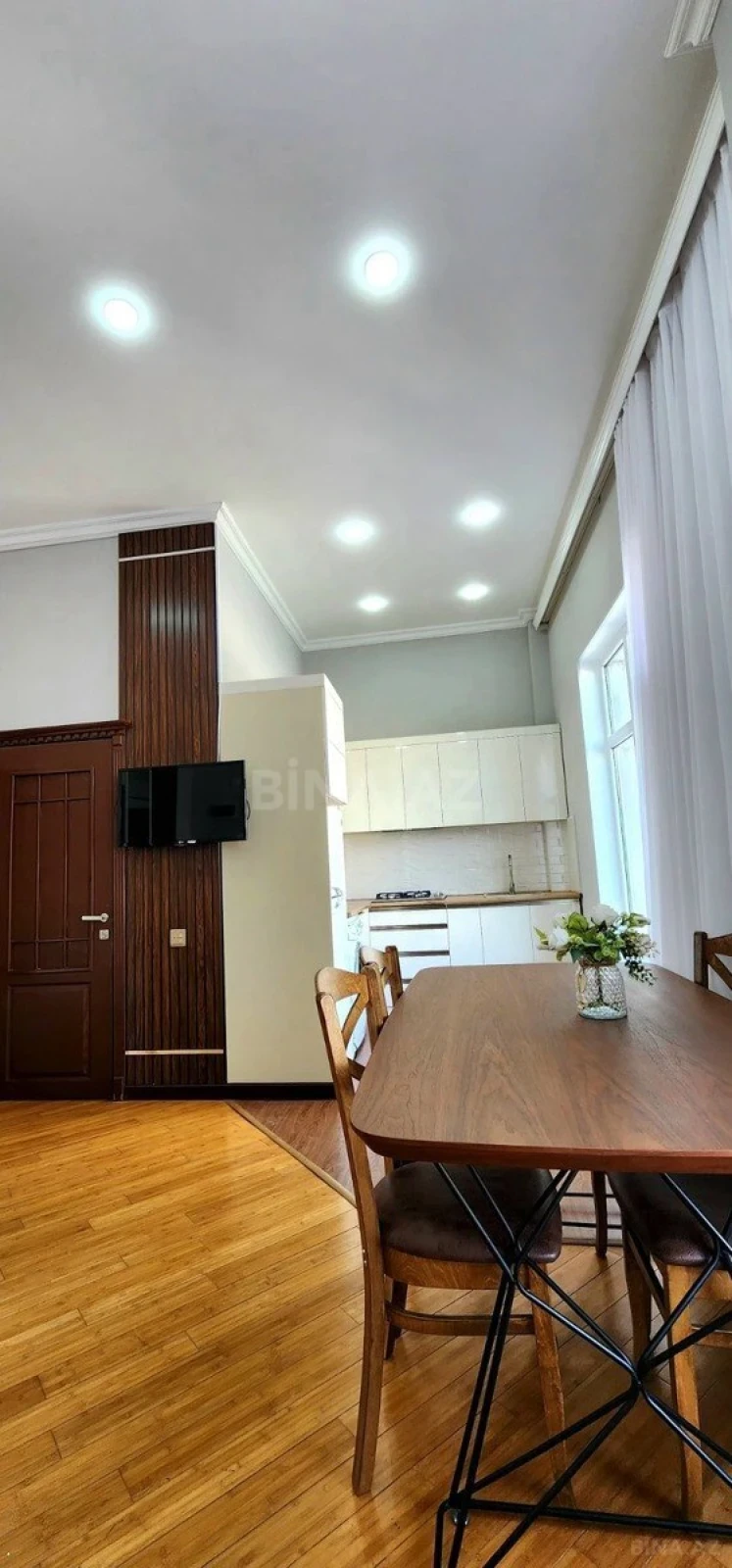 Kirayə verilir 3 otaqlı mənzil 145 m²