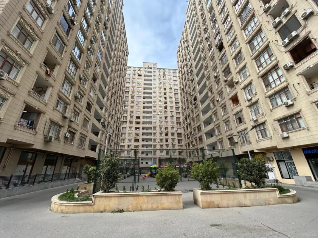 Satılır 4 otaqlı mənzil 155 m²
