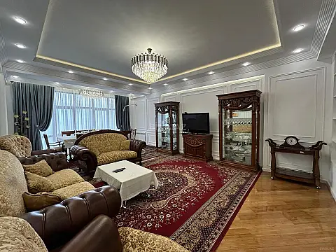 Satılır 4 otaqlı mənzil 155 m² — Bakı, İnşaatçılar 4 otaq 155.00 m²