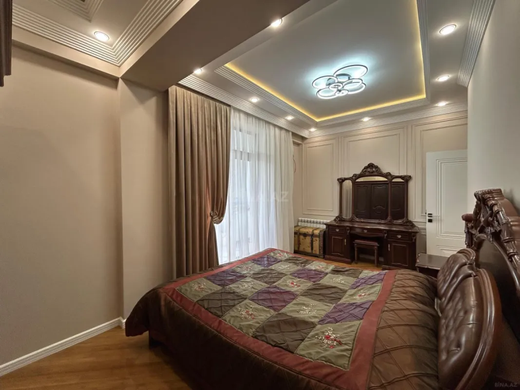 Satılır 4 otaqlı mənzil 155 m²