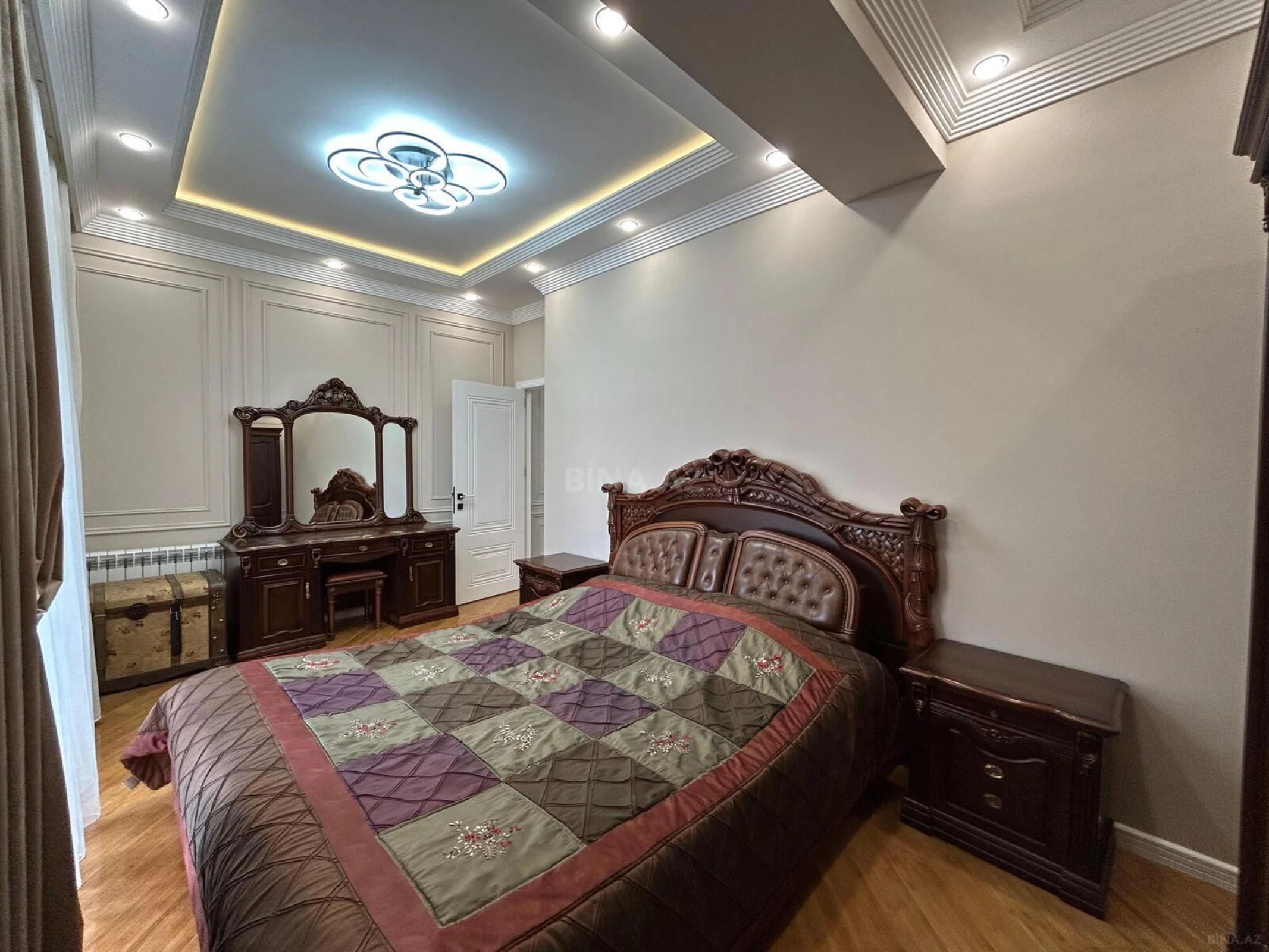 Satılır 4 otaqlı mənzil 155 m²
