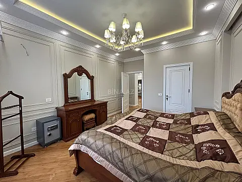 Satılır 4 otaqlı mənzil 155 m²