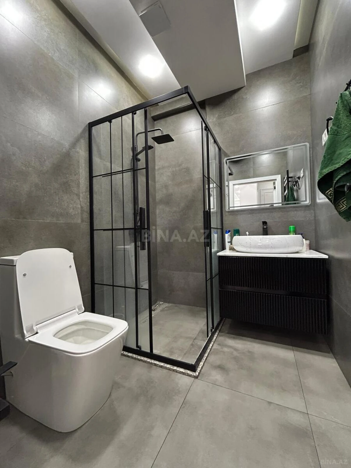 Satılır 4 otaqlı mənzil 155 m²