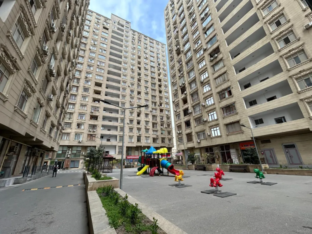 Satılır 4 otaqlı mənzil 155 m²