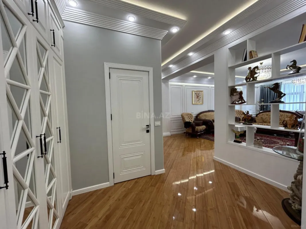 Satılır 4 otaqlı mənzil 155 m²